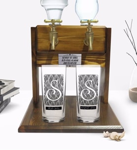 BK Gift Kişiye Özel Renkli Baskılı İsimli İkili Rakı Bardağı ve Çift Musluklu Doğal Ahşap Rakı Standı-20 (Model 1)