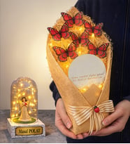 Kişiye Özel Işıklı Fanus ve Aynalı Led Işıklı Kırmızı Kelebek Buketi – Romantik Hediye Seti (Model 7)