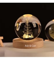 Kişiye Özel Büyük Boy Işıklı Ahşap Kaideli Çam Temalı Cam Küre 8cm
