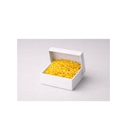Beyaz Karton Takı Kutusu 9,5x9,5x2 cm – Kapaklı Model 5 Adet + Sarı Kırpık Kağıtlı