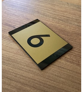 Yönline Minimal Gold Tasarım Kapı Numarası