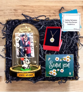 Kişiye Özel Led Işıklı Fanus & Papatya Kolye / Sevimli Panda Temalı (İsimli-Fotoğraflı)