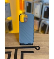 iPhone 15 Pro Max Uyumlu Kaymaz Tırtıklı Dokulu Mat Kılıf (Gri)
