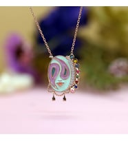 Beyaz Taşlı Renkli Mineli Sallantılı Maske Gümüş Kolye