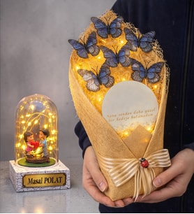 Kişiye Özel Işıklı Fanus ve Aynalı Led Işıklı Mavi Kelebek Buketi – Romantik Hediye Seti (Model 1)