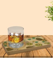 BK Gift Kişiye Özel Kivi Tasarımlı Doğal Ahşap Tabaklı Viski Bardağı Sunum Seti Model 1