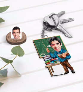 BK Gift Kişiye Özel Erkek Matematik Öğretmeni Karikatürlü Ahşap Anahtarlık-1 (Beyaz)