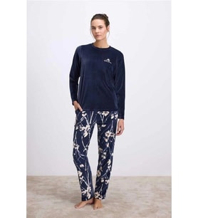 Arias Closet Uzun Kollu Kadife T-Shirt ve Çiçek Desenli Pantolon Pijama Takımı