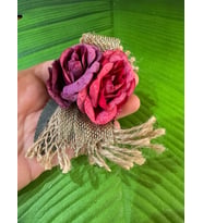 8X5 CM PEMBE ÇİFT GÜLLÜ İĞNELİ BROŞ YAKA İĞNESİ