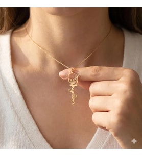 Kişiye Özel 925 Ayar Gümüş Dikey Mezuniyet Kep Detaylı Yıl İsim Kolye (Gold)