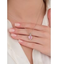 Gümüş Rodyumlu Pırlanta Modeli Büyük Boy Pembe Zirkon Taşlı Kalp Kolye