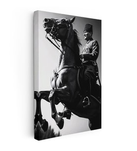 Dikey Kanvas Tablo Atatürk Üniformalı Şahlanan At Atatürk Tablosu Ev Ofis Duvar Dekoru