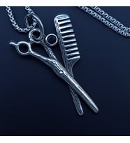 voyageaccessory Büyük Boy Kuaför Temalı Siyah Zirkon Taşlı Paslanmaz Kararmaz Çelik Kolye /Tarak Makas Kolye