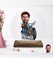 BK Gift Kişiye Özel Erkek Motorcu Karikatürlü Yuvarlak Ahşap Standlı Biblo-2