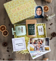 Kişiye Özel Karikatürlü Best Mom Ever Anneye Hediye Hediye Kutusu - Kişiye Özel T Pastel Kupa, Filtre Kahve, Çakmak, Fotoğraf 10 Adet Anneler Günü Hediyesi