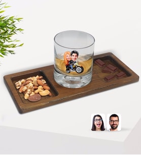 BK Gift Kişiye Özel Sevgililer Karikatürlü Viski Bardağı ve Doğal Masif Ahşap Dikdörtgen Sunum Tabağı Çerezlik Hediye Seti-17