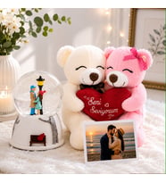 Sevgiliye Romantik Kişiye Özel Hediye Seti – Çift Peluş Ayıcık, Seni Seviyorum Kalpli Peluş, Kar Küresi ve Fotoğraflı Sevgili Hediyesi