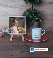 Hostes Fotoğraflı Dekoratif Taş, Ahşap Altlıklı Türk Kahvesi Fincanı Hediye (Model 8)