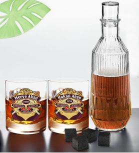 BK Gift Kişiye Özel İsimli DTF Premium Whiskey Tasarımlı İkili Viski Kadehi, Viski Taşı ve Karaf Seti-1, Arkadaşa Hediye, Sevgiliye Hediye