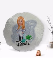 BK Gift Kişiye Özel İsimli Kadın Eczacı Karikatürlü Yuvarlak Dekoratif Kırlent Yastık-1