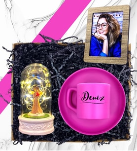 İsimli Pembe Fincan & Işıklı Şans Melekli Fanus & Fotoğraf Hediye Seti