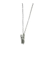 Rock N Roll El İşareti Unisex Kolye – 60 cm Metal Zincir – Rock Tarz Takı (Gümüş)