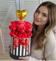 Anneler Gününe ÖZEL: Premium Silindir Hediye Kutusunda, Kalpli Balonlu 6’lı Kırmızı Ayıcık Buketi