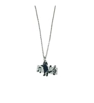 Black Cat Grup Nota Figürlü Metal Kolye – 60 cm Zincir –Unisex Müzik Temalı Takı (Gümüş)