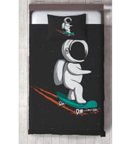 MEKTA HOME BEBEK VE ÇOCUK ODASI Kaykaylı Astronot Desenli Yatak Örtüsü