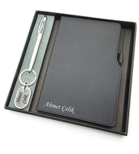 Signator® Codex  N237 Kişiye Özel Defterli Set - Scrikss İsme Özel Gümüş Kalem + İsme Özel Siyah Defter + İsme Özel Anahtarlık  İsme Özel Kutusunda Hediyelik Set (Karışık)