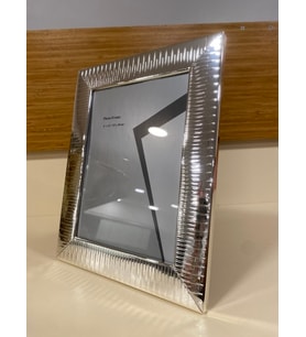 FOTOGRAF ÇERÇEVESİ GÜMÜŞ METAL PİRİNÇ 15X20