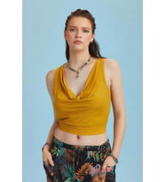 Lastikli Kolsuz Degaje Yaka Sarı Şık Crop Bluz