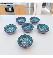 El İşlemesi Seramik Kase Dünyası, Sos, Çerez, Reçel Kaseleri, 10 Farklı Model, 8 cm (Üç Renkli Turkuaz)