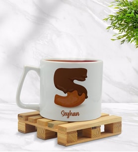 BK Gift Kişiye Özel Çikolata Harf Tasarımlı Middle Beyaz Kupa Bardak Model 2