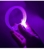Mor Led Işıklı Baskı Yapılabilen Pilli Bileklik Bilezik 1,5 cm Genişlik