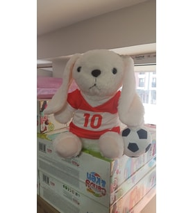 Oyuncak Peluş Kırmızı Beyaz Formalı Futbolcu Tavşan 45 cm