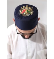 Lacivert Kapitone Osmanlı Arma Nakışlı Kalıp Namaz Takkesi