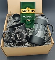 Kişiye Özel Taçlı Gümüş Baş Harf Baskılı Siyah Kupa & French Press &  Jacobs Filtre Kahve Hediye Seti