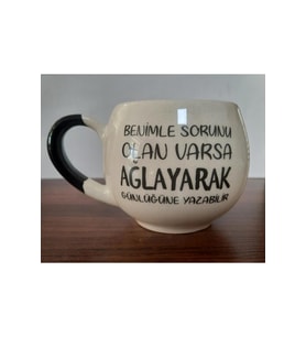 Benimle Sorunu Olan Varsa Ağlayarak Günlüğüne Yazabilir Baskılı Siyah Kulplu Balon Kupa