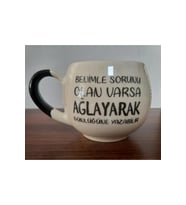 Benimle Sorunu Olan Varsa Ağlayarak Günlüğüne Yazabilir Baskılı Siyah Kulplu Balon Kupa