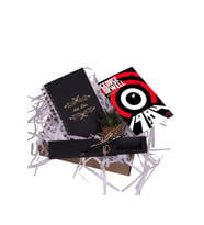 Kitap Kurtları İçin Anlamlı Hediye Kutusu - Kişiye Özel Defter- Kalem ve Dekoratif Kuru Çiçek Buketi (Model 1)