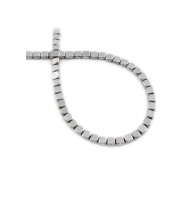 Hematit Doğal Taş Parlak Gümüş Kare Kesim 4x4mm Dizi [AA]