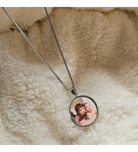 Anı kolyesi fotograflı Kapaklı kolye gümüş renk çelik kolye kişiye özel kolye Unisex Hediye Kutulu Kişiye Özel Tasarım Anı Kolyesi Fotoğraflı Kolye Anneye Hediye, Doğum Günü Hediyesi, Sevgiliye Hediye, Arkadaşa Hediye, Eşe Hediye