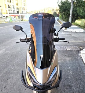 MOTOCAM Küba Newlight 125 Pro Ön Cam 2023-2026 Model 68cm Siyah Renkli 4mm ORTA BOYLU