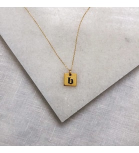 Kişiye Özel 925 Ayar Gümüş Minimal Plaka Old English Font Harf Kolye (Gold)