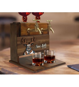 BK Gift Kişiye Özel Kabartma Geyik Tasarımlı Çift Musluklu Doğal Ahşap İçki Standı-1, İçki Standı, Doğum Günü Hediyesi, Ev Hediyesi, Erkek Hediye