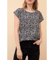 Çiçek Desenli T-shirt