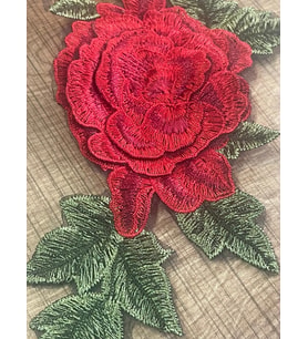 24X12 CM KABARTMA NAKIŞ İŞLEME GÜL VE YEŞİL YAPRAKLI APLİKE ARMA YAMA DİKİŞ AKSESUARI