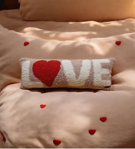 Mi-Knitting, Sevgililer Günü Hediyesi Kırlent, Love Temalı Kırlent,  El Yapımı Kırlent, Punch nakışı kırlent
