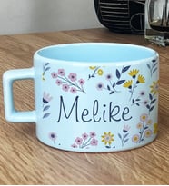 Kişiye Özel İsim Yazılı Hediye Pastel Fincan Çiçek Desenli -9- (Mavi)
